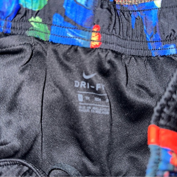 Nike Dri- Fit Atheltic Shorts with built in underwear - Picture 6 of 6